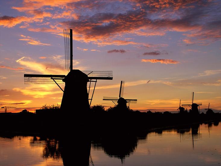  WIATRAKI - Windmills Reflected, Kinderdijk, Netherlands.jpg